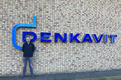 Man in front of logo Denkavit