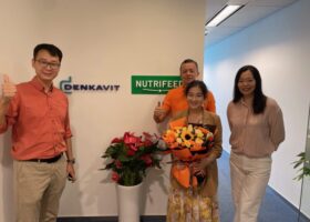 Nuestros compañeros de Denkavit China John, Nick, Tina y Sunnie, durante la inauguración de la nueva oficina